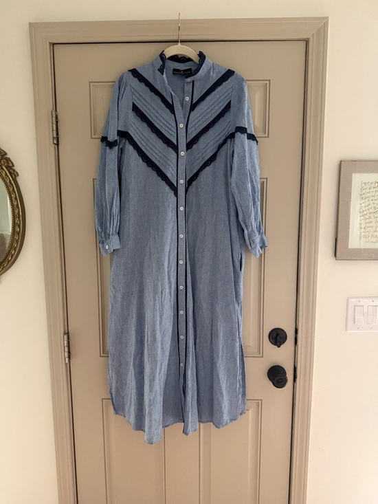 Tuckernuck Dresses & Skirts - Tuckernuck Pomander Place Jolene Chambray Light Blue Lace Accent Midi Dress